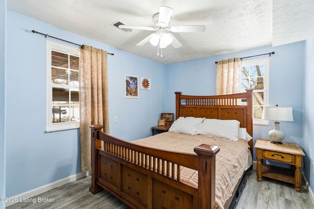 907 Rhonda Ct, Radcliff, KY 40160