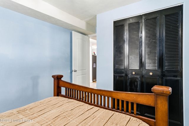 907 Rhonda Ct, Radcliff, KY 40160