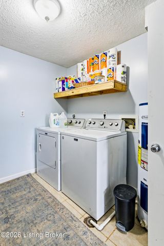 907 Rhonda Ct, Radcliff, KY 40160