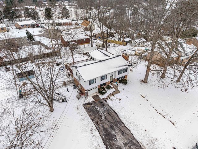 907 Rhonda Ct, Radcliff, KY 40160