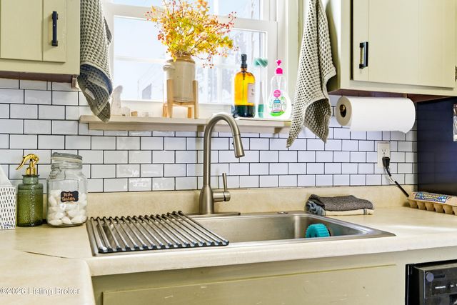 907 Rhonda Ct, Radcliff, KY 40160