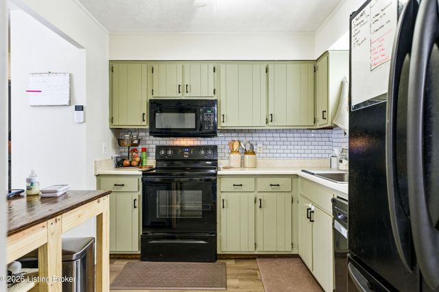 907 Rhonda Ct, Radcliff, KY 40160