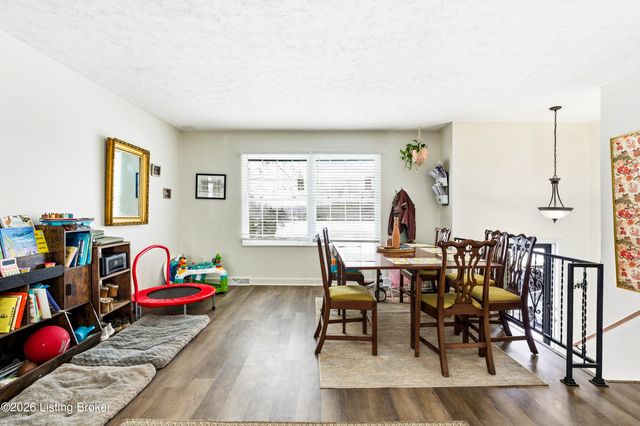 907 Rhonda Ct, Radcliff, KY 40160