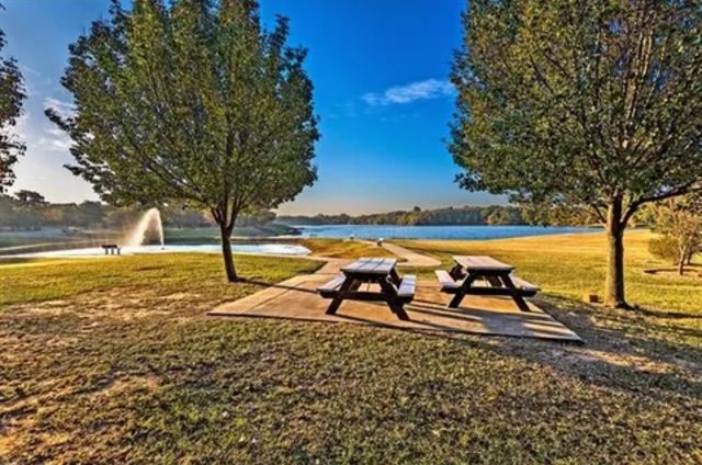 816 Leeper Drive, Denison, TX 75020