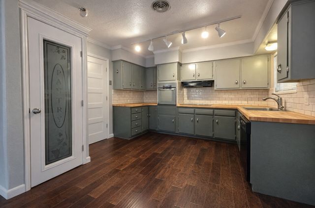 816 Leeper Drive, Denison, TX 75020