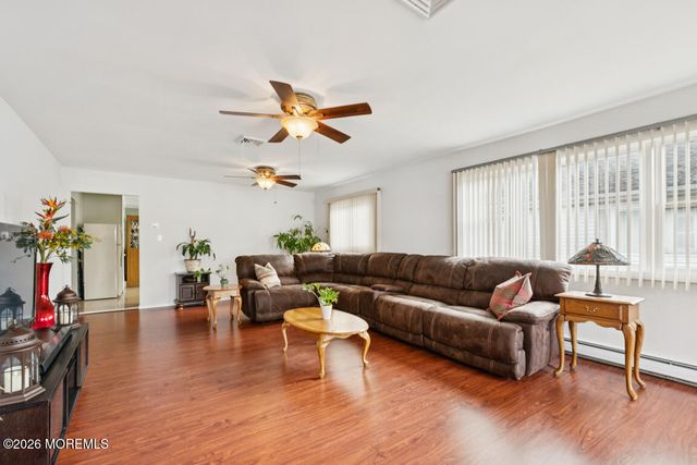 60 Biabou Drive, Toms River, NJ 08757