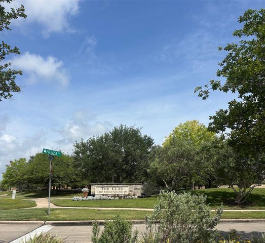 1542 Tuscan Village Drive, League City, TX 77573
