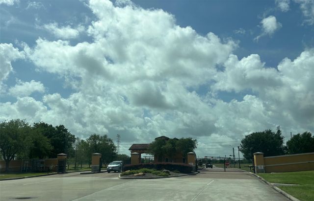 1542 Tuscan Village Drive, League City, TX 77573