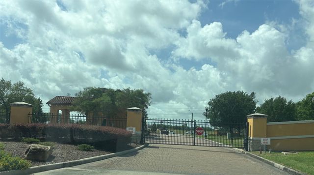 1542 Tuscan Village Drive, League City, TX 77573