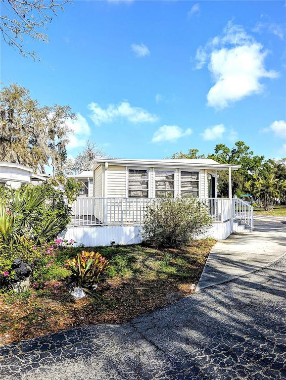 Image 2 of property listing at 3300 26TH AVENUE E 228, Bradenton, FL 34208