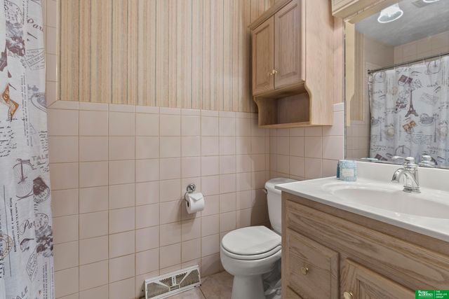 3501 Lynnwood Drive, Bellevue, NE 68123