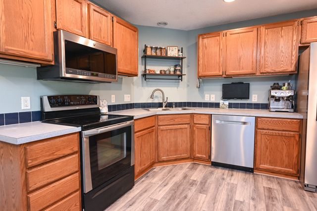 421 Becky Lynn Boulevard, Pleasant Hill, IA 50327