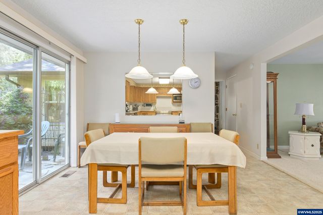 41886 Deerhorn Rd, Springfield, OR 97478