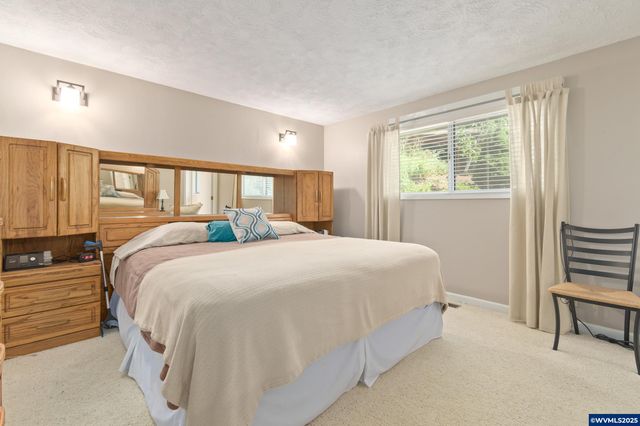 41886 Deerhorn Rd, Springfield, OR 97478