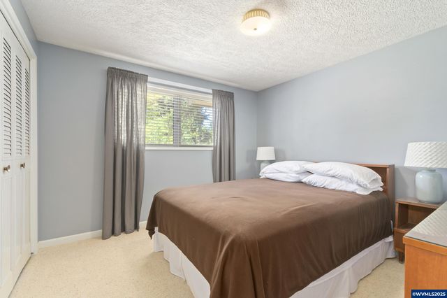 41886 Deerhorn Rd, Springfield, OR 97478