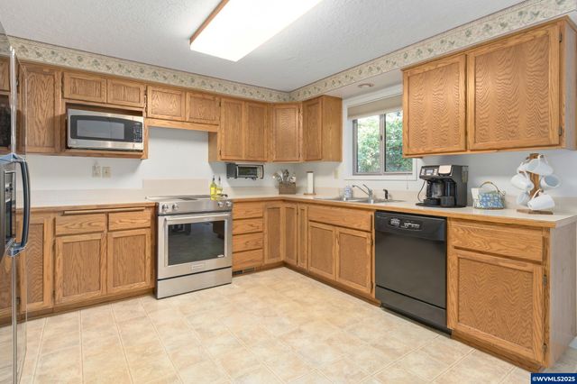 41886 Deerhorn Rd, Springfield, OR 97478