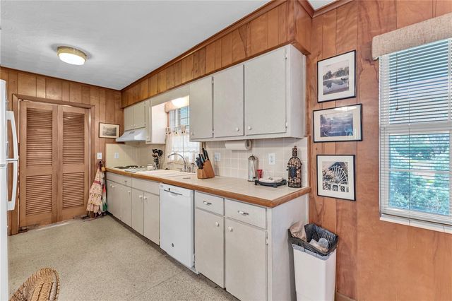 1940 ALICE DRIVE, Astor, FL 32102