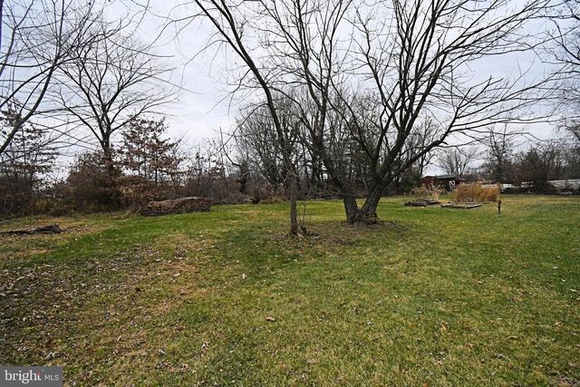 1528 HILLTOWN PIKE, Hilltown, PA 18927