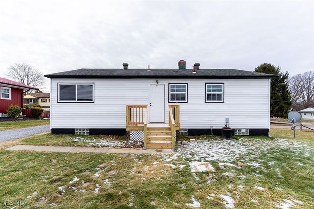 111 Bassett Lane, Youngstown, OH 44505