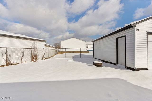 111 Bassett Lane, Youngstown, OH 44505