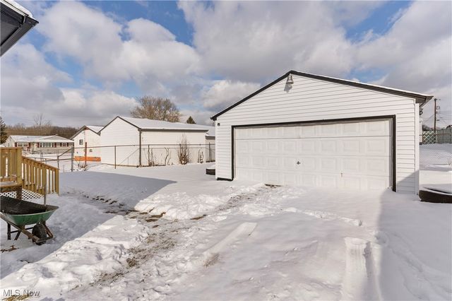 111 Bassett Lane, Youngstown, OH 44505