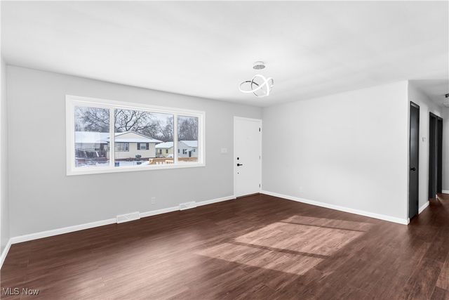 111 Bassett Lane, Youngstown, OH 44505