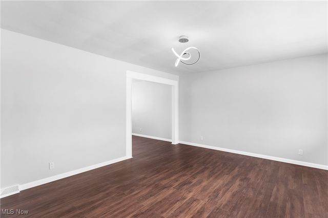 111 Bassett Lane, Youngstown, OH 44505