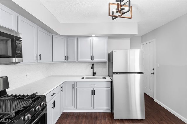 111 Bassett Lane, Youngstown, OH 44505