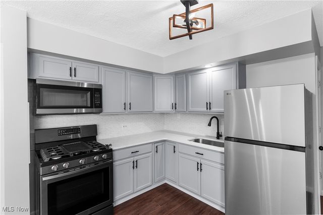 111 Bassett Lane, Youngstown, OH 44505