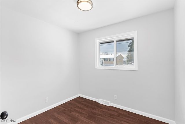 111 Bassett Lane, Youngstown, OH 44505