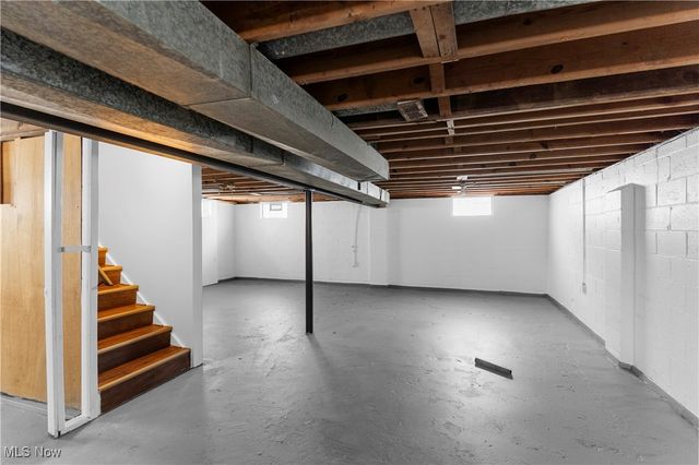 111 Bassett Lane, Youngstown, OH 44505