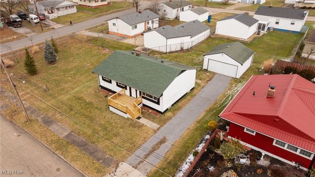 111 Bassett Lane, Youngstown, OH 44505