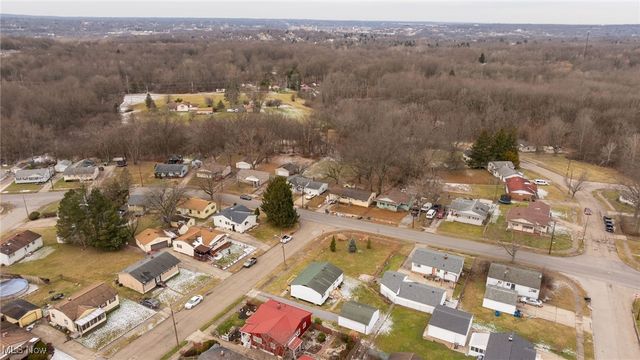 111 Bassett Lane, Youngstown, OH 44505