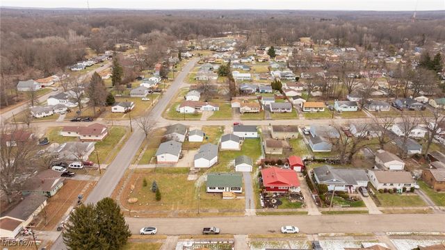 111 Bassett Lane, Youngstown, OH 44505