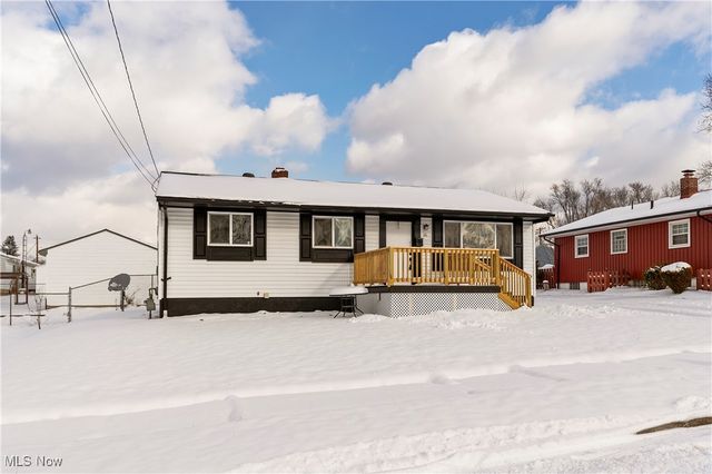 111 Bassett Lane, Youngstown, OH 44505