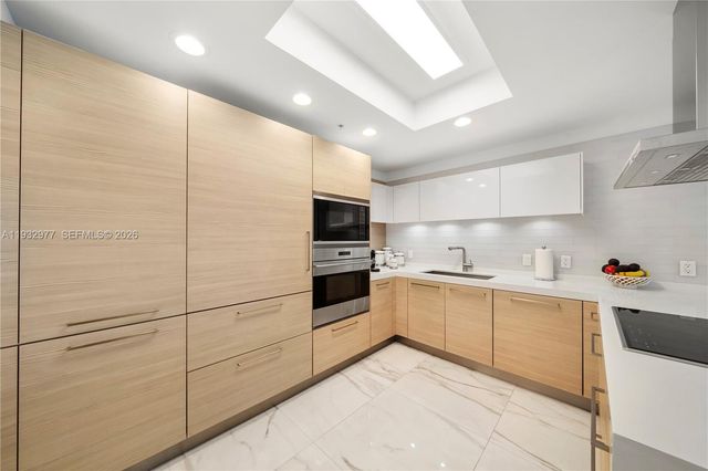 17111 Biscayne Blvd 803, North Miami Beach, FL 33160