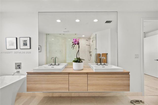 17111 Biscayne Blvd 803, North Miami Beach, FL 33160