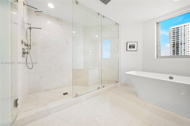 17111 Biscayne Blvd 803, North Miami Beach, FL 33160