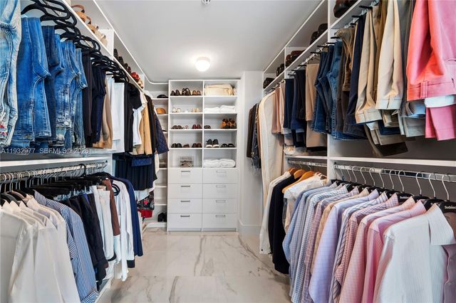 17111 Biscayne Blvd 803, North Miami Beach, FL 33160