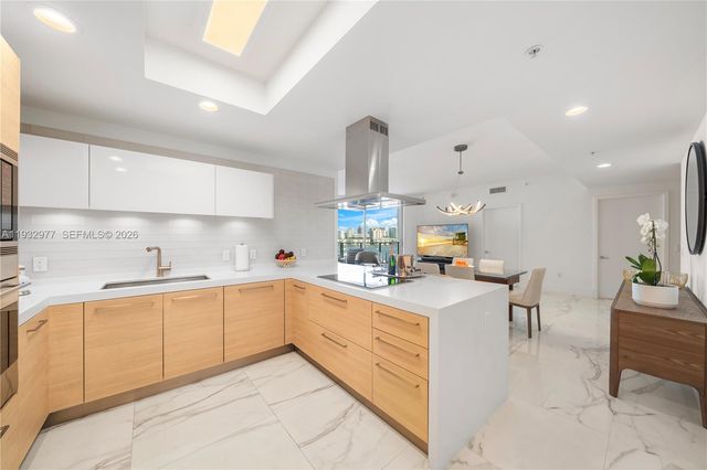 17111 Biscayne Blvd 803, North Miami Beach, FL 33160