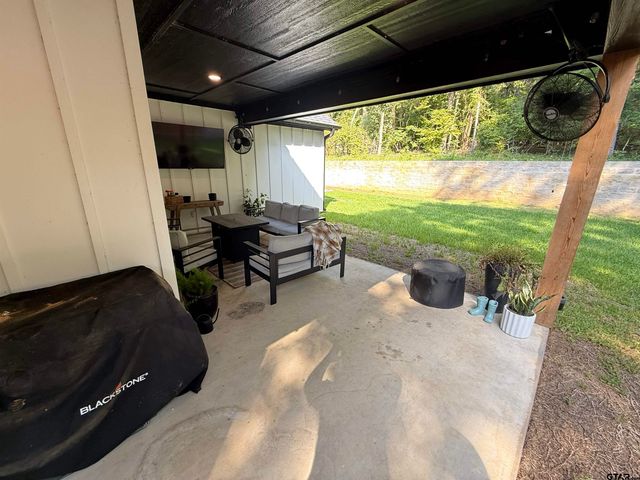 18535 Paradise Lane, Flint, TX 75762