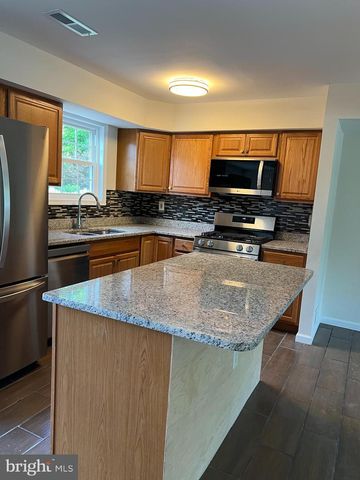 13428 ORANGEWOOD DR, Woodbridge, VA 22193