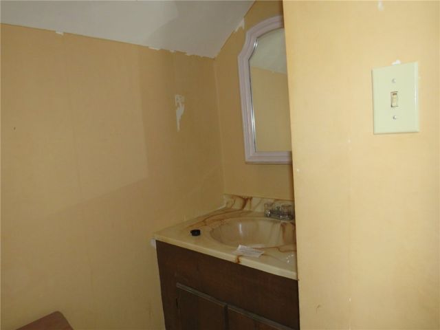 2888 Maple St, Bethel Park, PA 15102