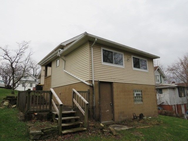 2888 Maple St, Bethel Park, PA 15102
