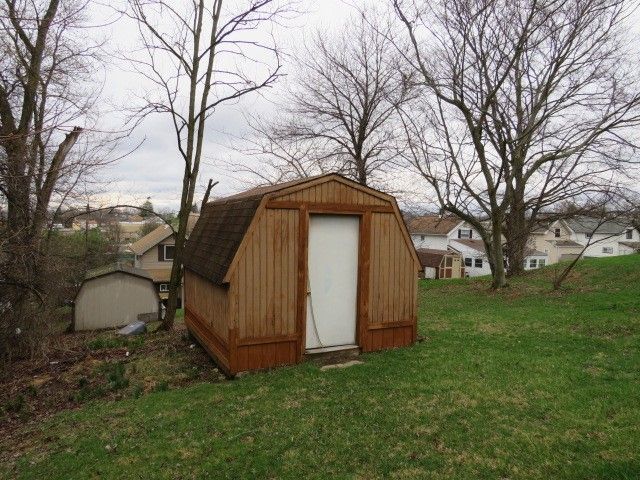2888 Maple St, Bethel Park, PA 15102