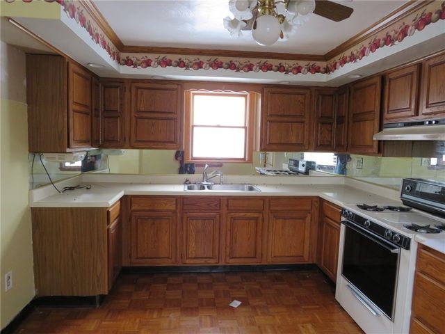 2888 Maple St, Bethel Park, PA 15102