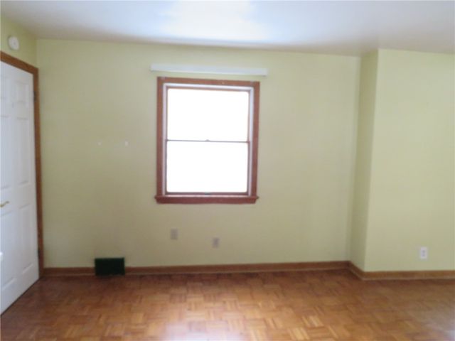 2888 Maple St, Bethel Park, PA 15102