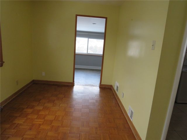 2888 Maple St, Bethel Park, PA 15102