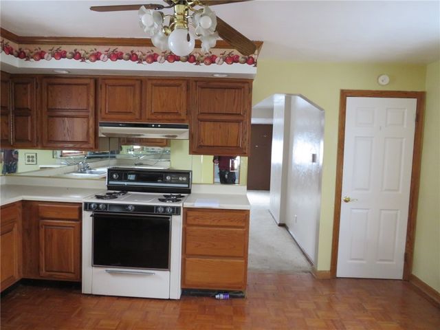 2888 Maple St, Bethel Park, PA 15102