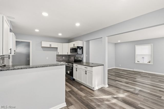 801 Triplett Boulevard, Akron, OH 44306